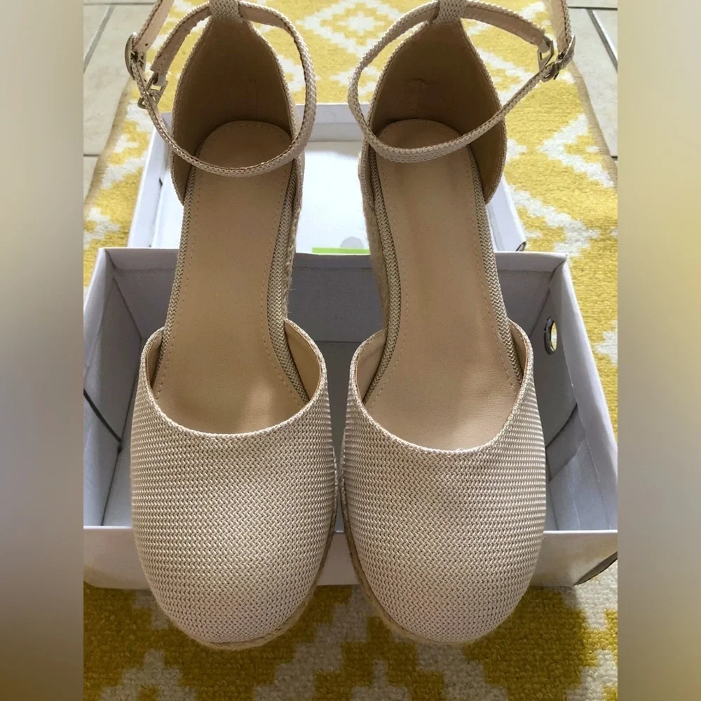 ✨‎ Beige Espadrille Wedge Sandals Closed Toe Ankle Strap Summer Size 6.5 ✨
